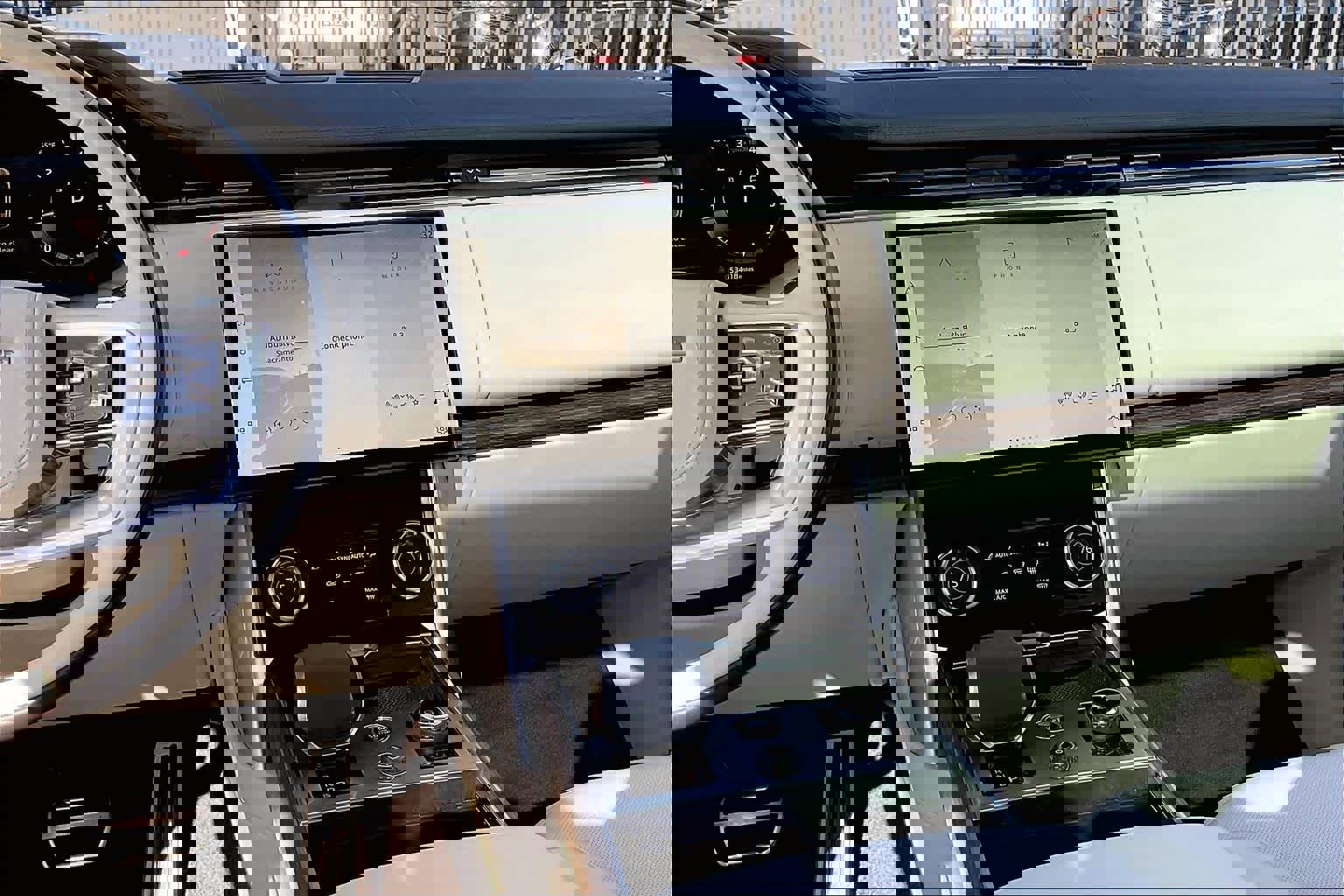 Used 2023 Land Rover Range Rover Long Wheelbase SE image 9