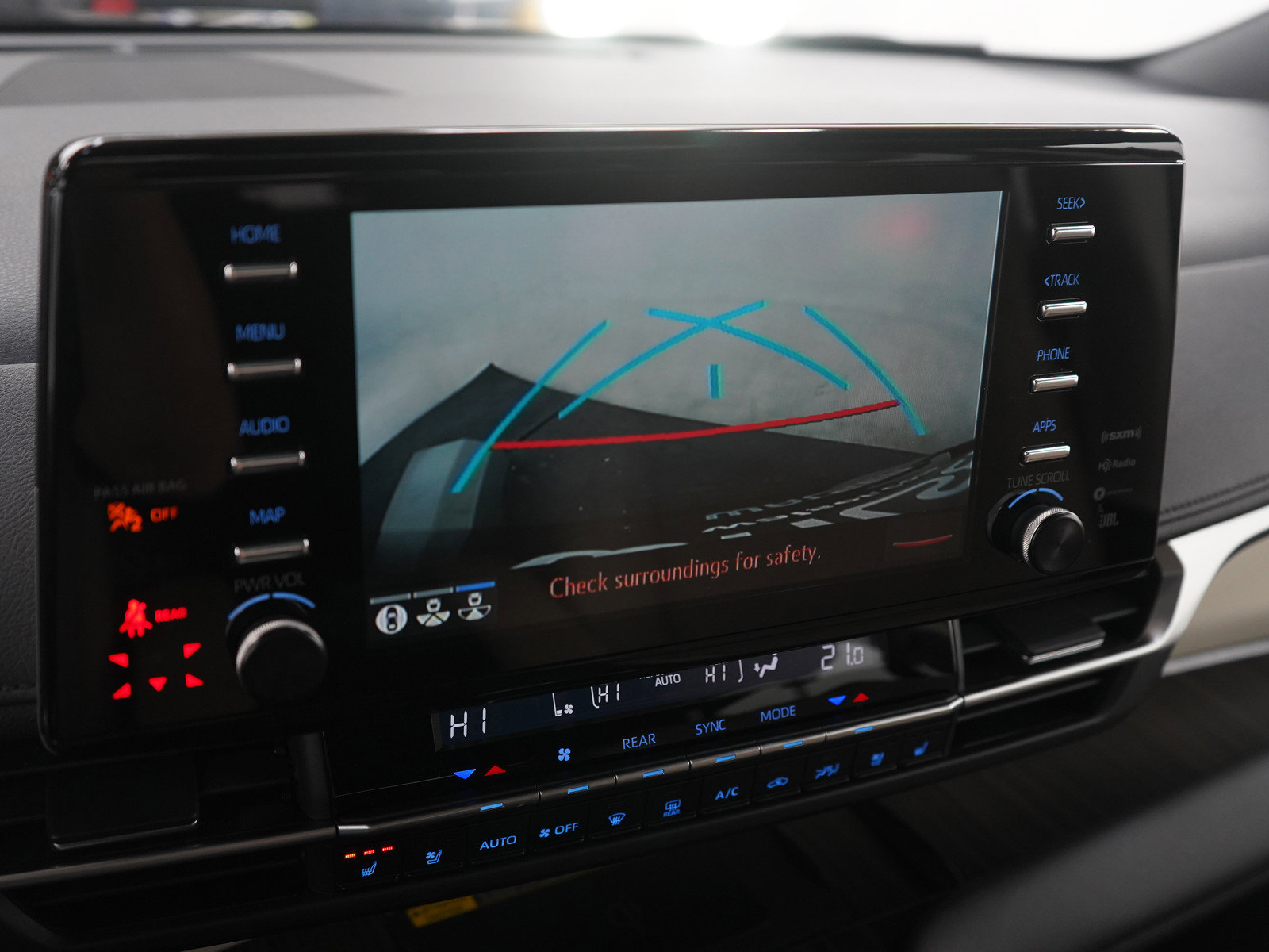 Used 2021 Toyota Sienna Limited image 26