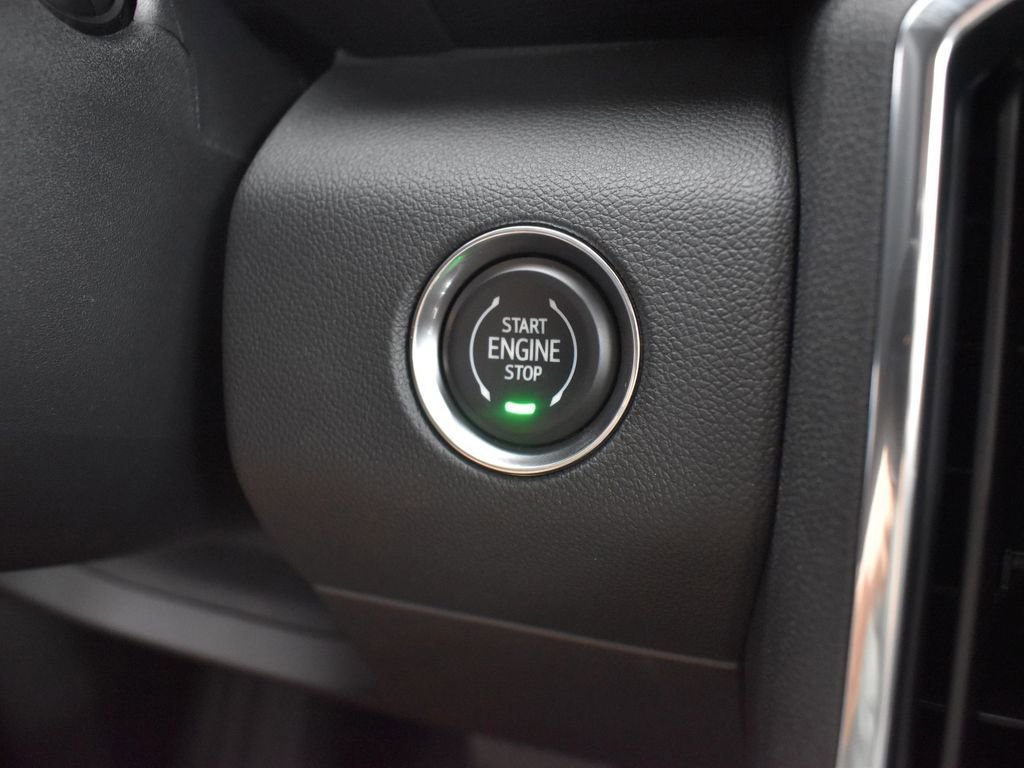 New 2025 GMC Acadia Elevation image 18