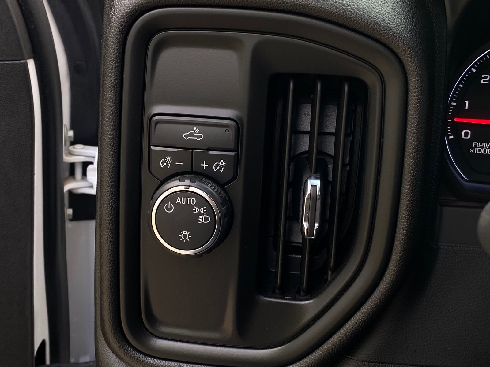 Used 2021 Chevrolet Silverado 1500 Custom image 26