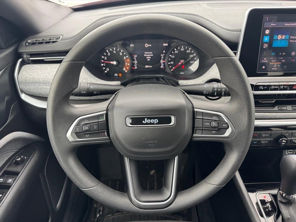 Used 2025 Jeep Compass Sport image 10