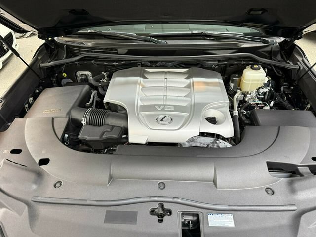 Used 2021 Lexus LX 570 4WD w/ Luxury Package image 32