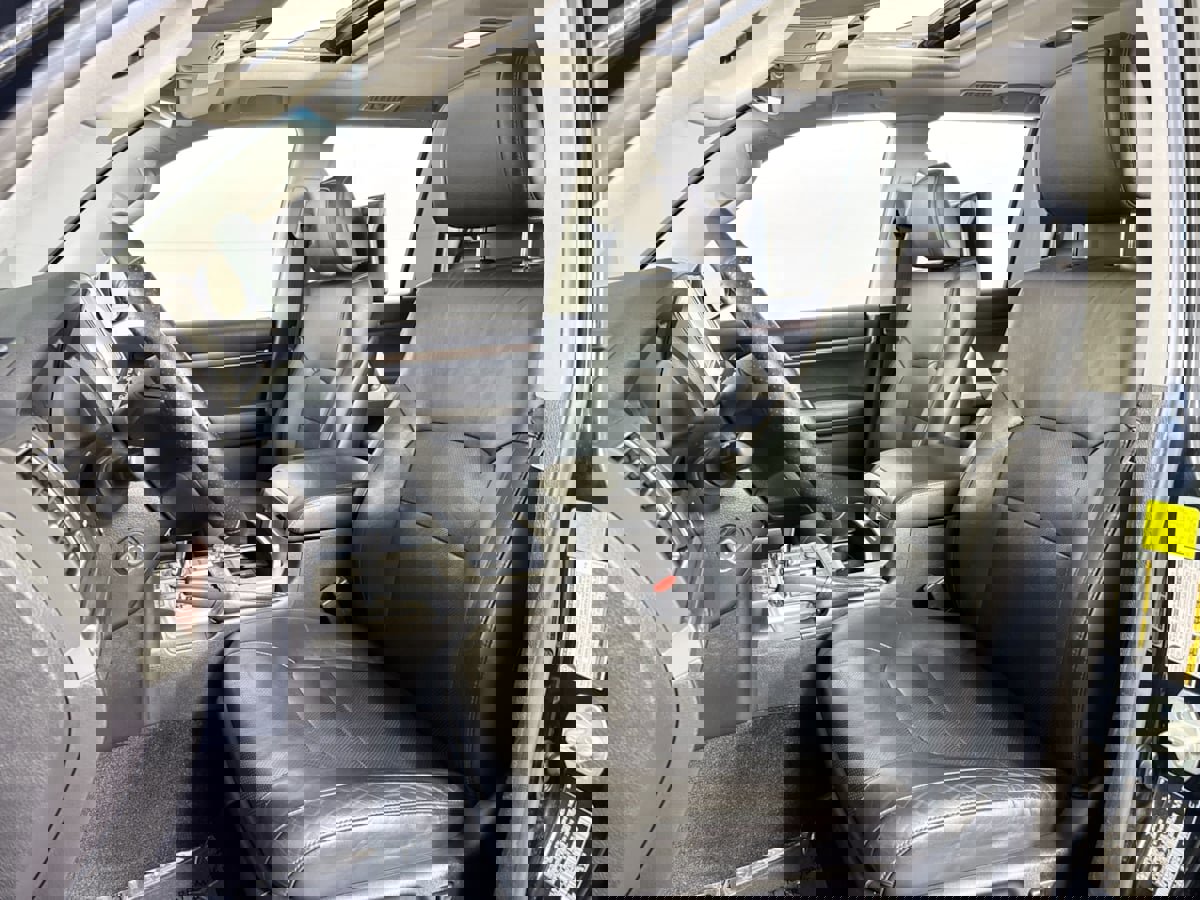 Used 2017 Toyota Land Cruiser image 28