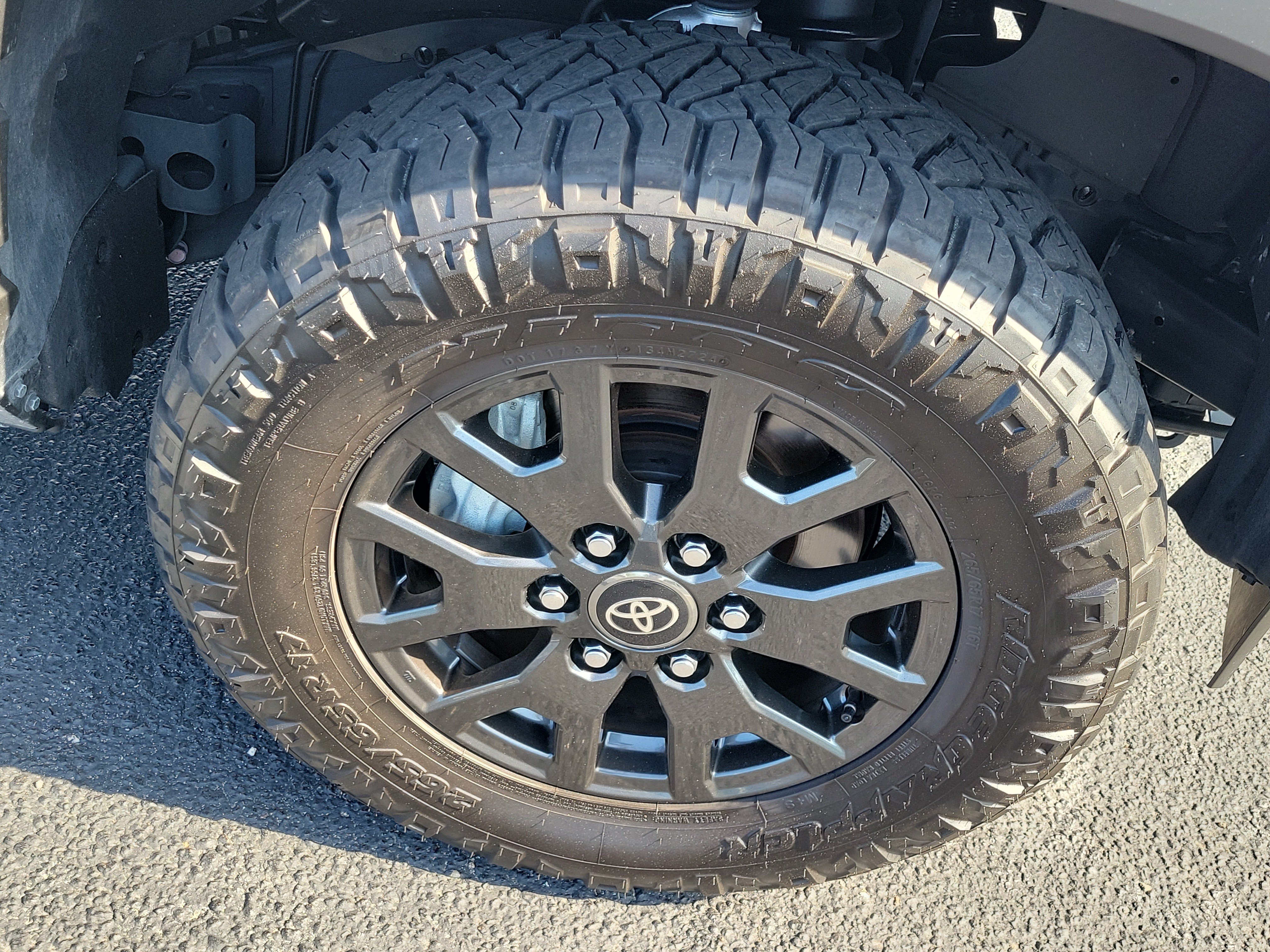 Used 2025 Toyota 4Runner SR5 AWD/4WD image 8