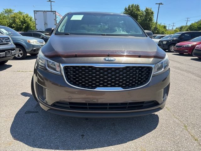 Used 2016 Kia Sedona LX w/ Option Group 020 FWD image 2