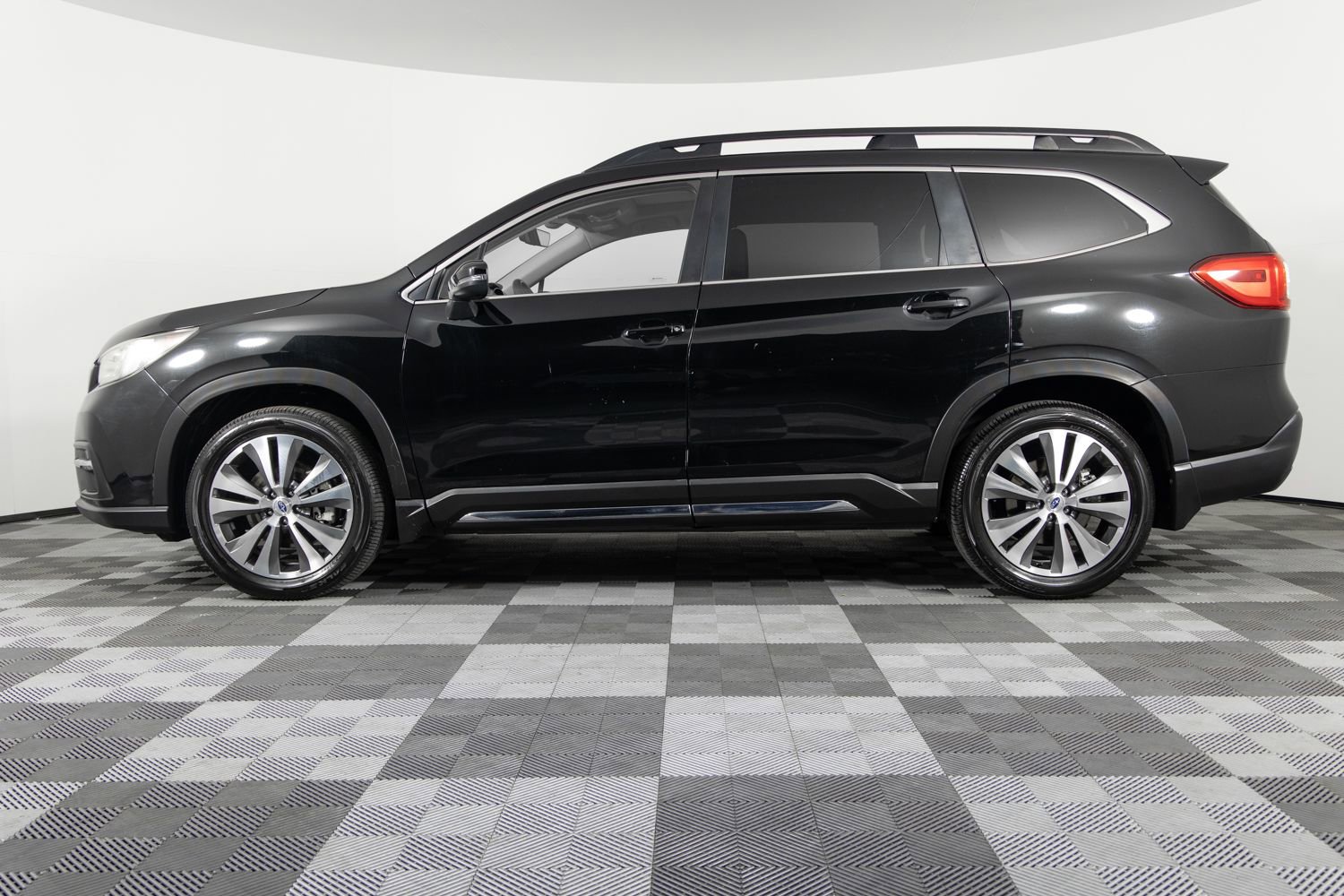 Used 2019 Subaru Ascent Limited w/ Popular Package #2 AWD/4WD image 3