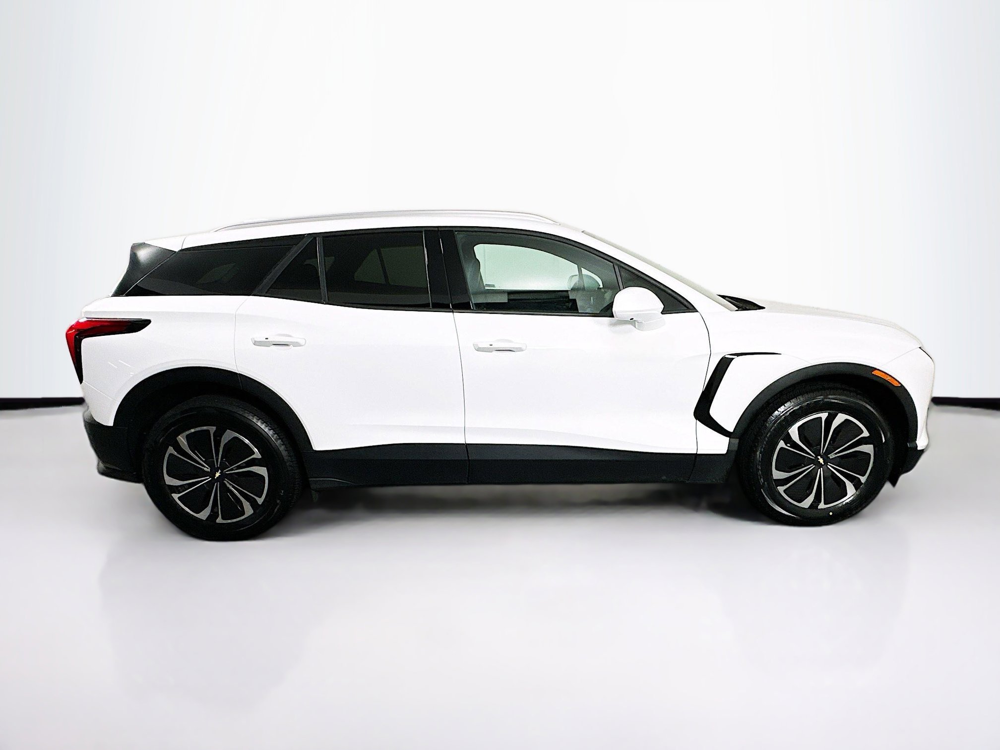 Used 2024 Chevrolet Blazer EV LT AWD/4WD image 10