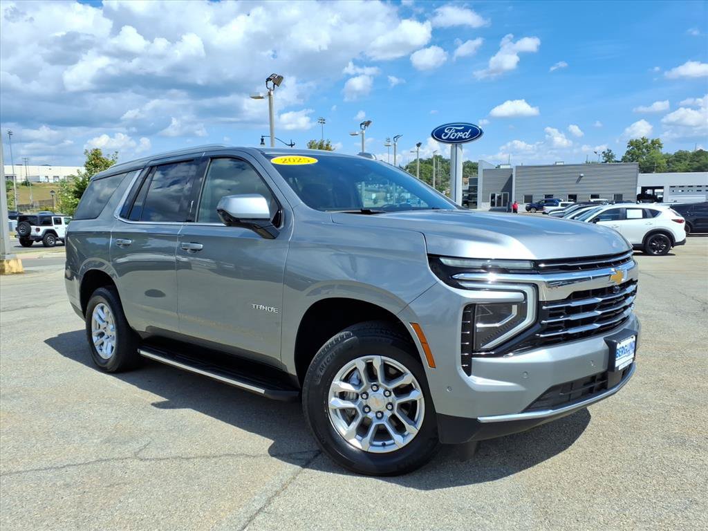 Used 2025 Chevrolet Tahoe LT AWD/4WD image 3