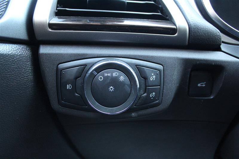 Used 2016 Ford Fusion SE w/ Equipment Group 202A FWD image 17