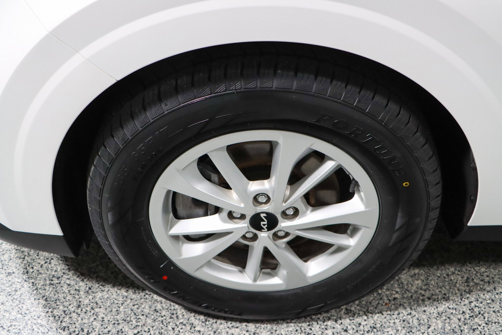 Used 2023 Kia Carnival LX FWD image 11