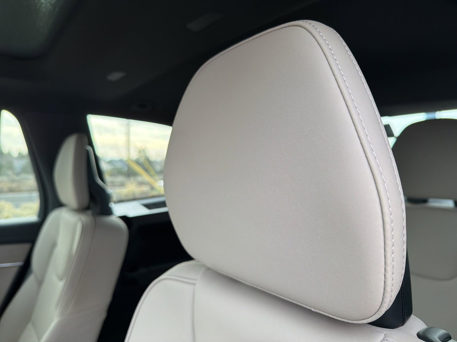 New 2026 Volvo XC90 B6 Core w/ Protection Package Premier image 36