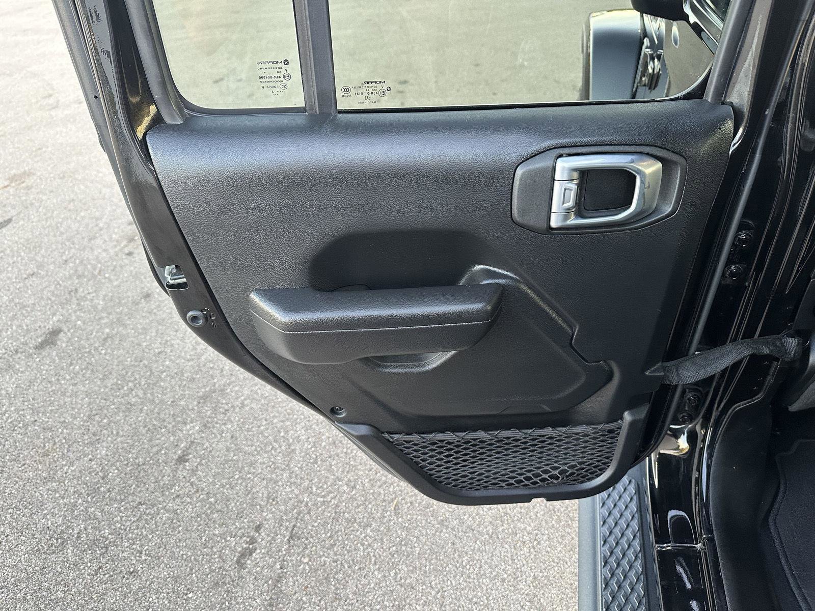 Used 2023 Jeep Gladiator Sport image 13