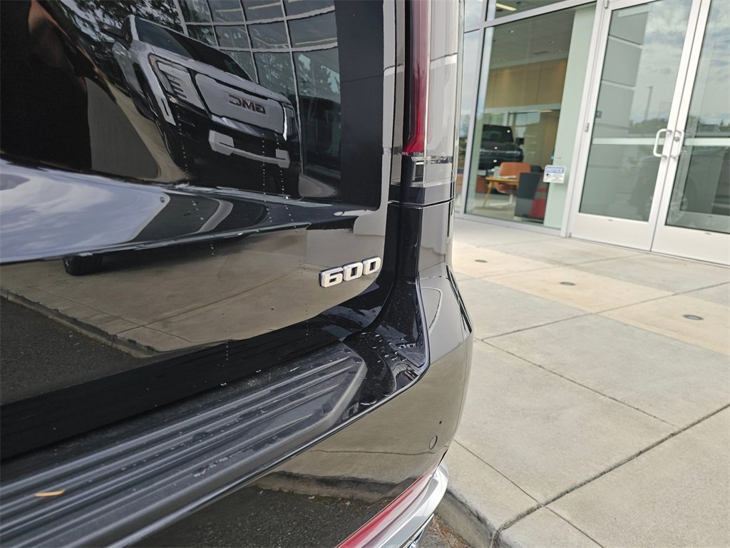 Used 2023 Cadillac Escalade Premium Luxury image 16