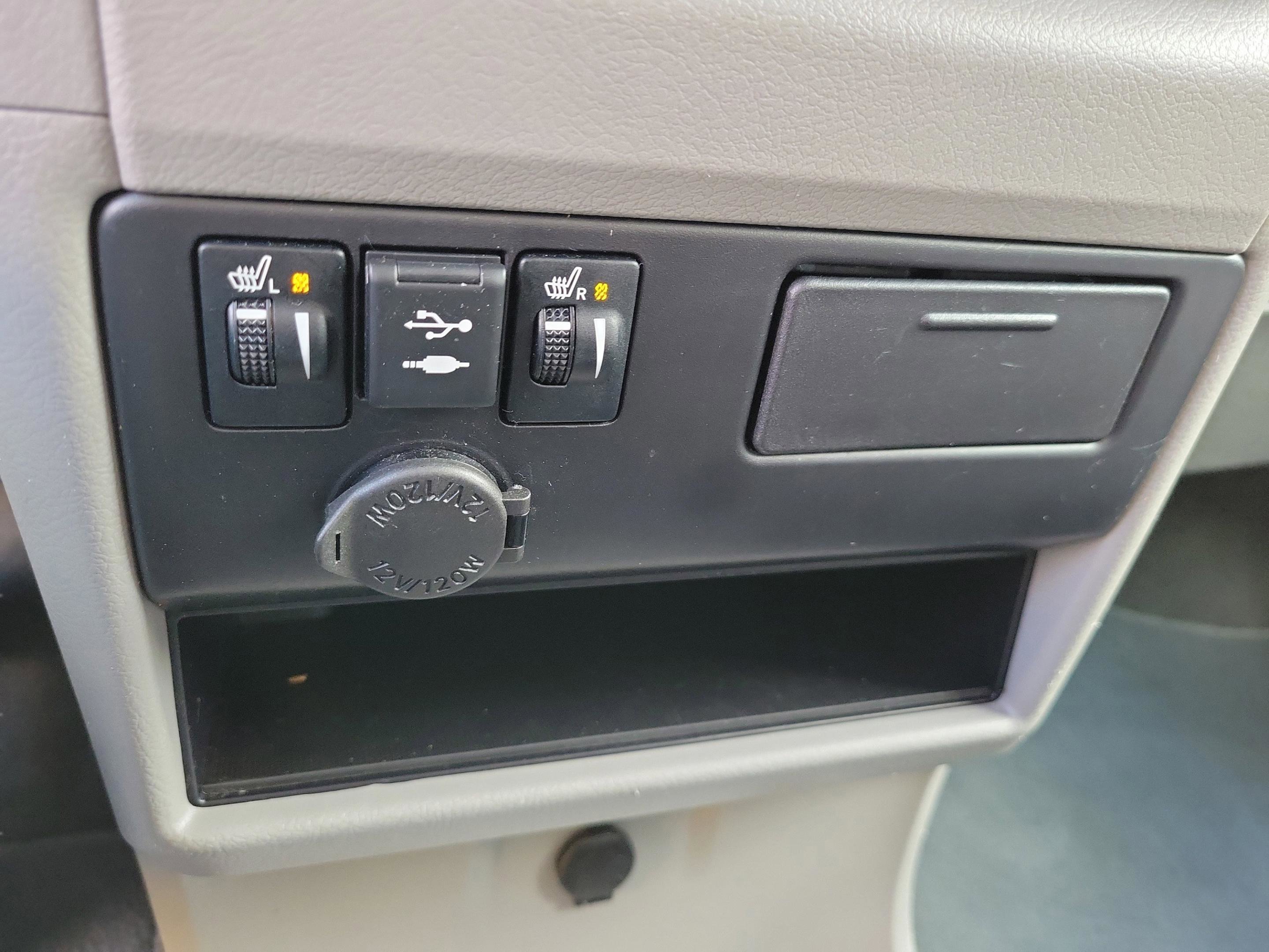 Used 2020 Toyota Sienna XLE image 32