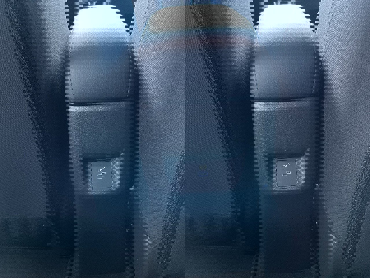 New 2025 Nissan Versa SR w/ Trunk Package image 17