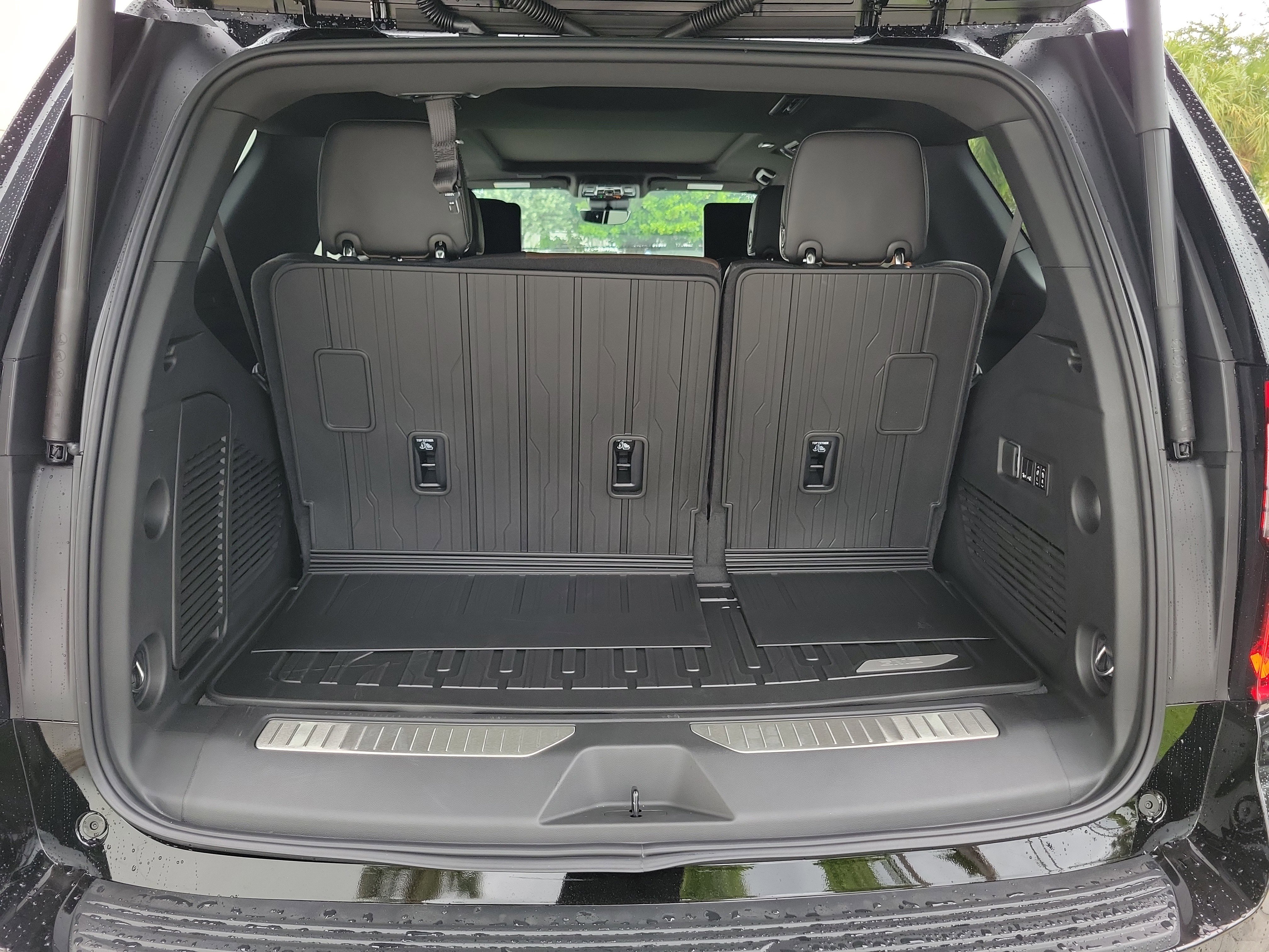New 2026 GMC Yukon Denali Ultimate w/ LPO, Floor Liner Package AWD/4WD image 9
