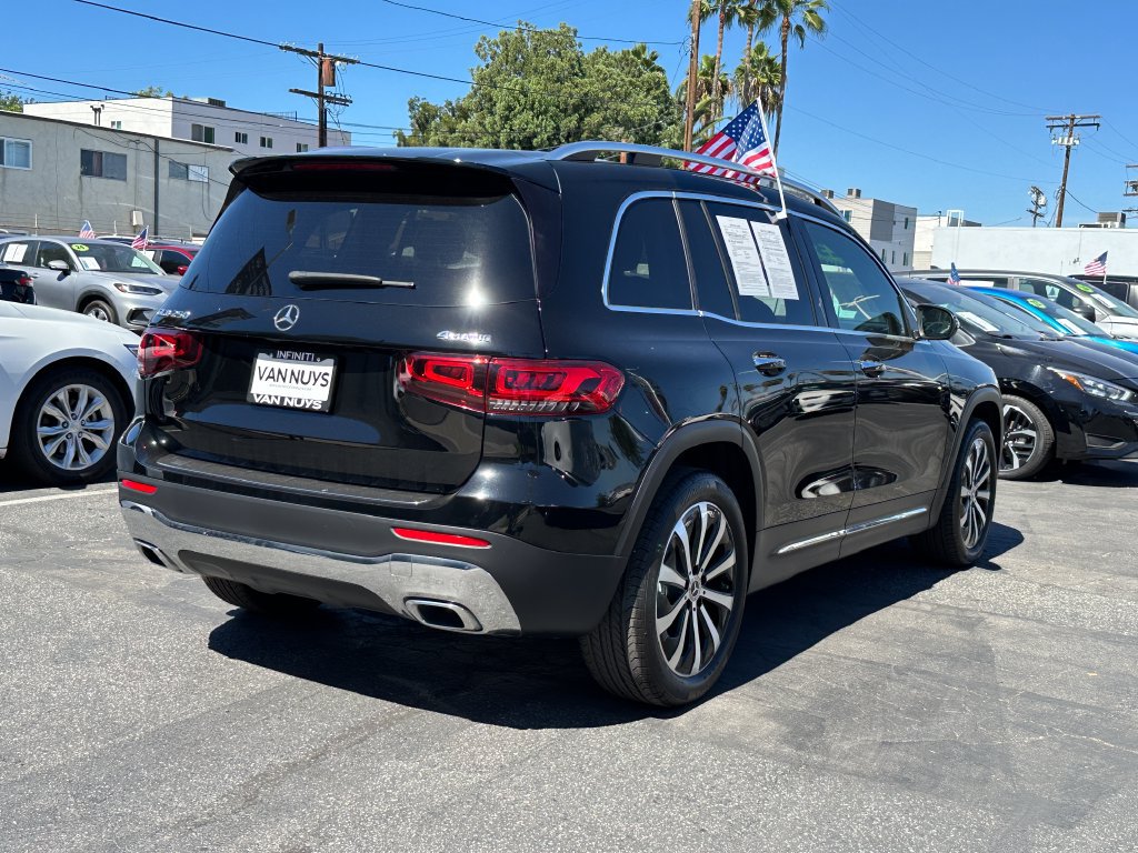 Used 2023 Mercedes-Benz GLB 250 4MATIC w/ Premium Package image 7