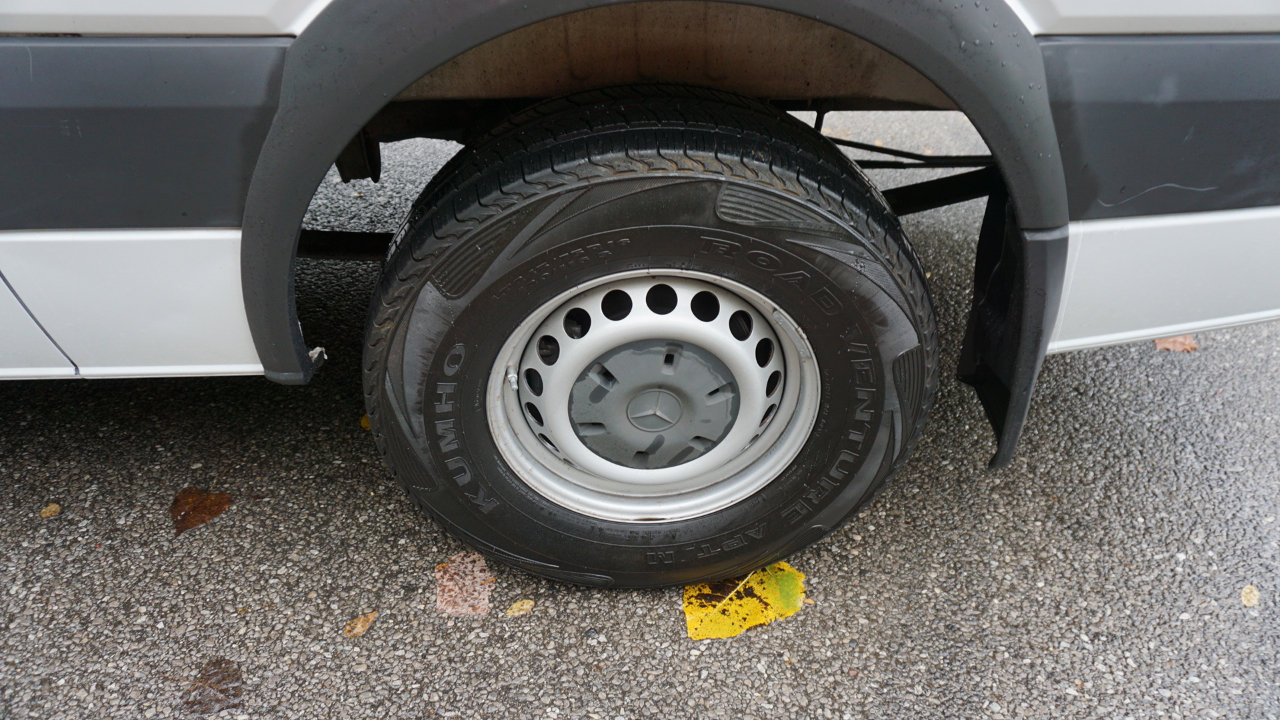 Used 2017 Mercedes-Benz Sprinter 2500 image 10