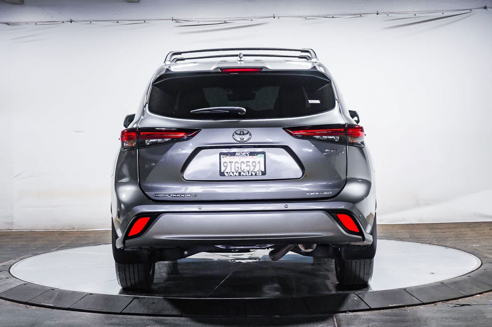 Certified 2025 Toyota Highlander Limited AWD/4WD image 4