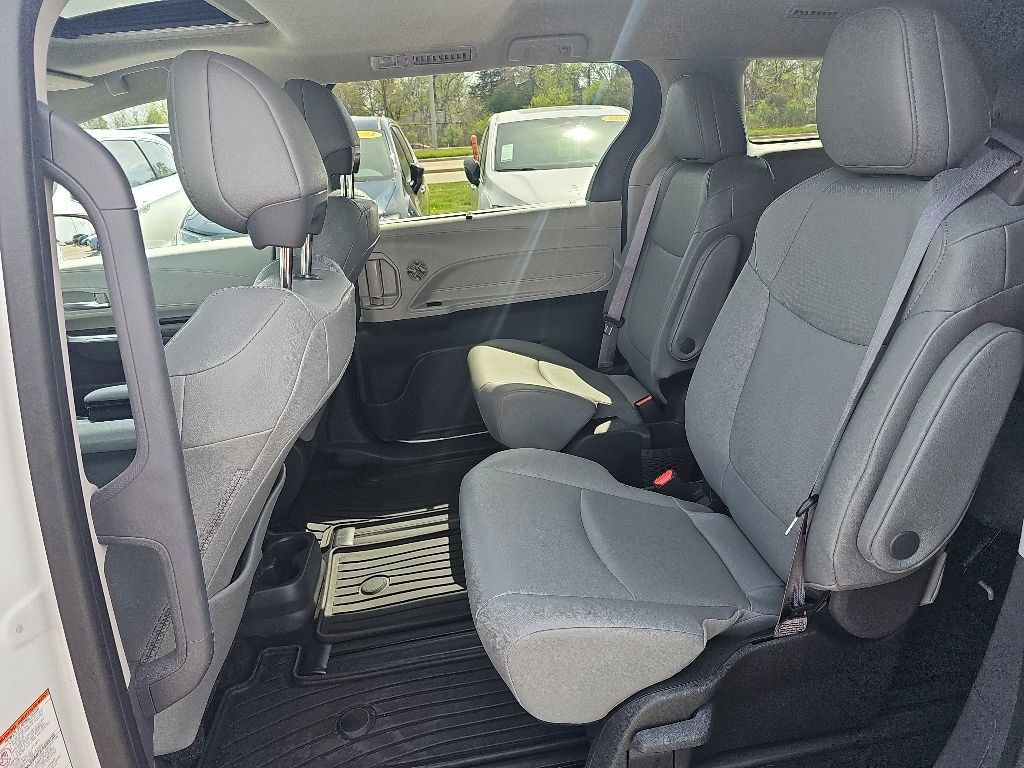 Used 2024 Toyota Sienna XLE AWD/4WD image 28