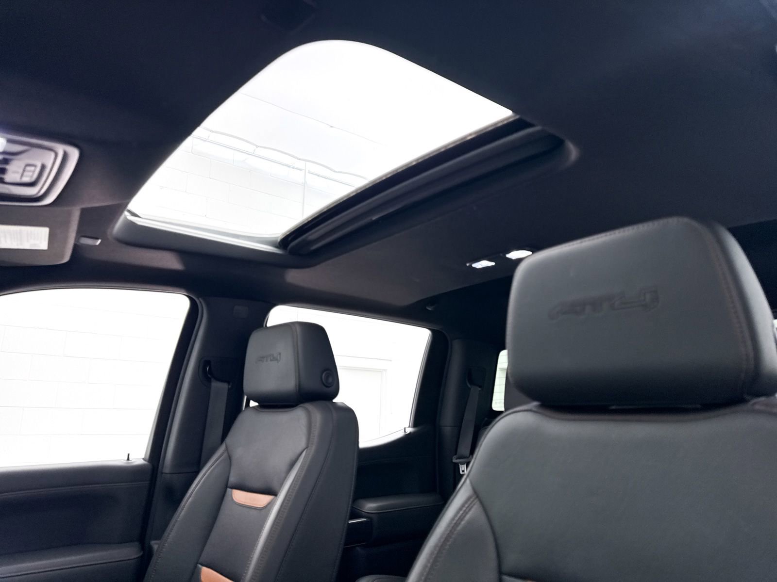 Used 2021 GMC Sierra 1500 AT4 w/ AT4 Value Package image 3