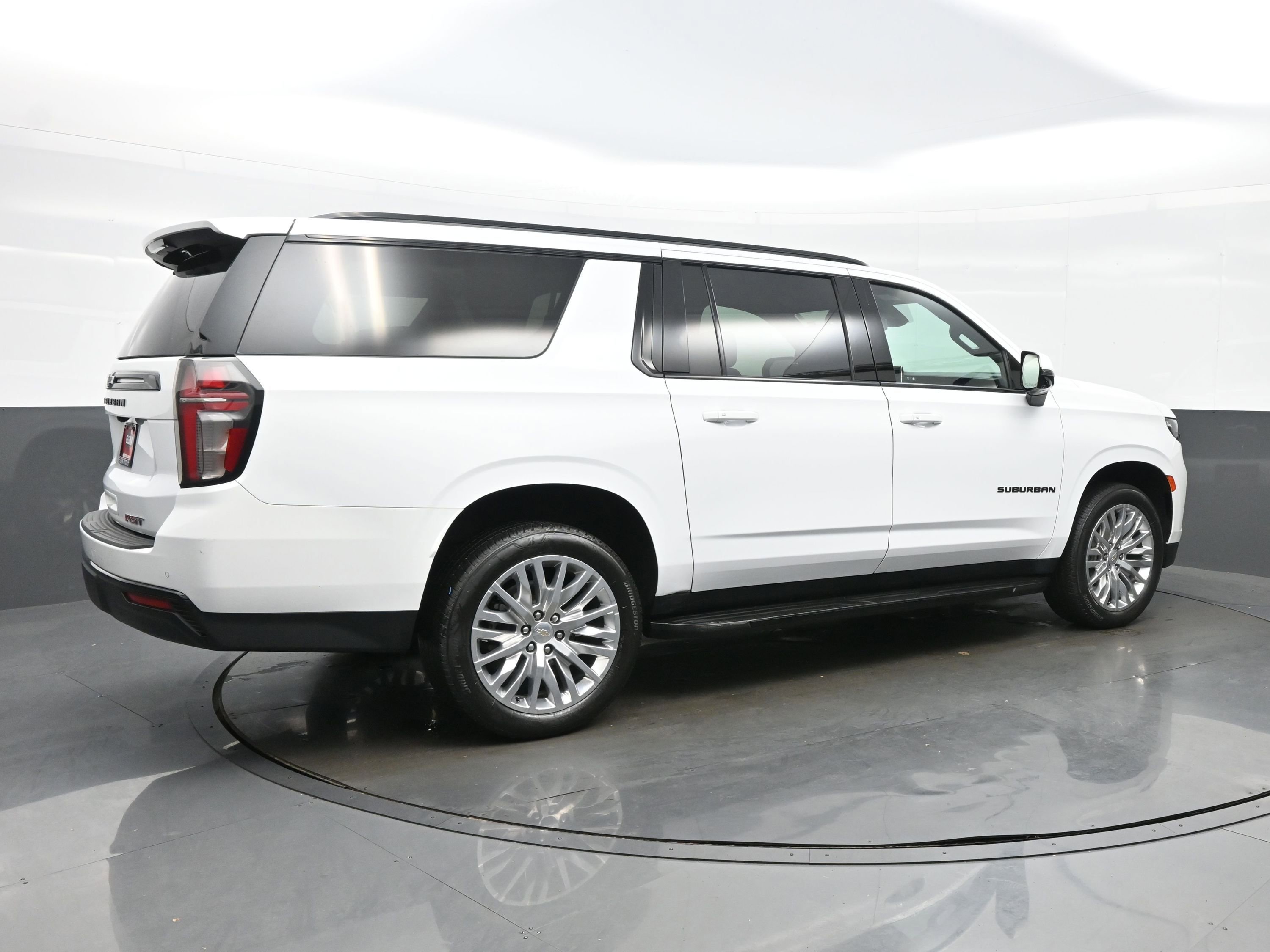 Used 2023 Chevrolet Suburban RST w/ Luxury Package image 6