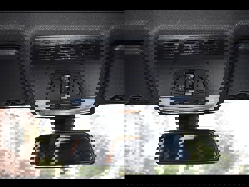 Used 2016 BMW 320i Sedan w/ Sport Package image 32