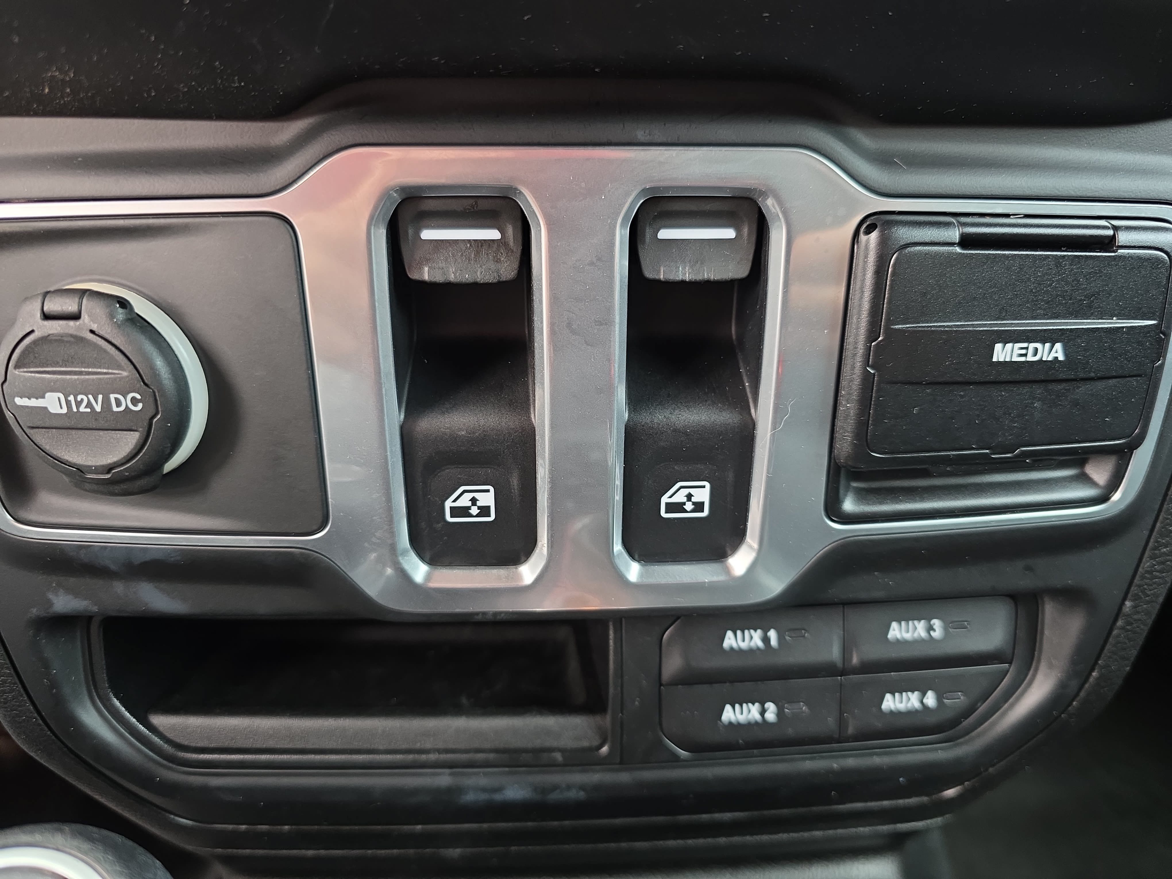 Used 2018 Jeep Wrangler Sport AWD/4WD image 26