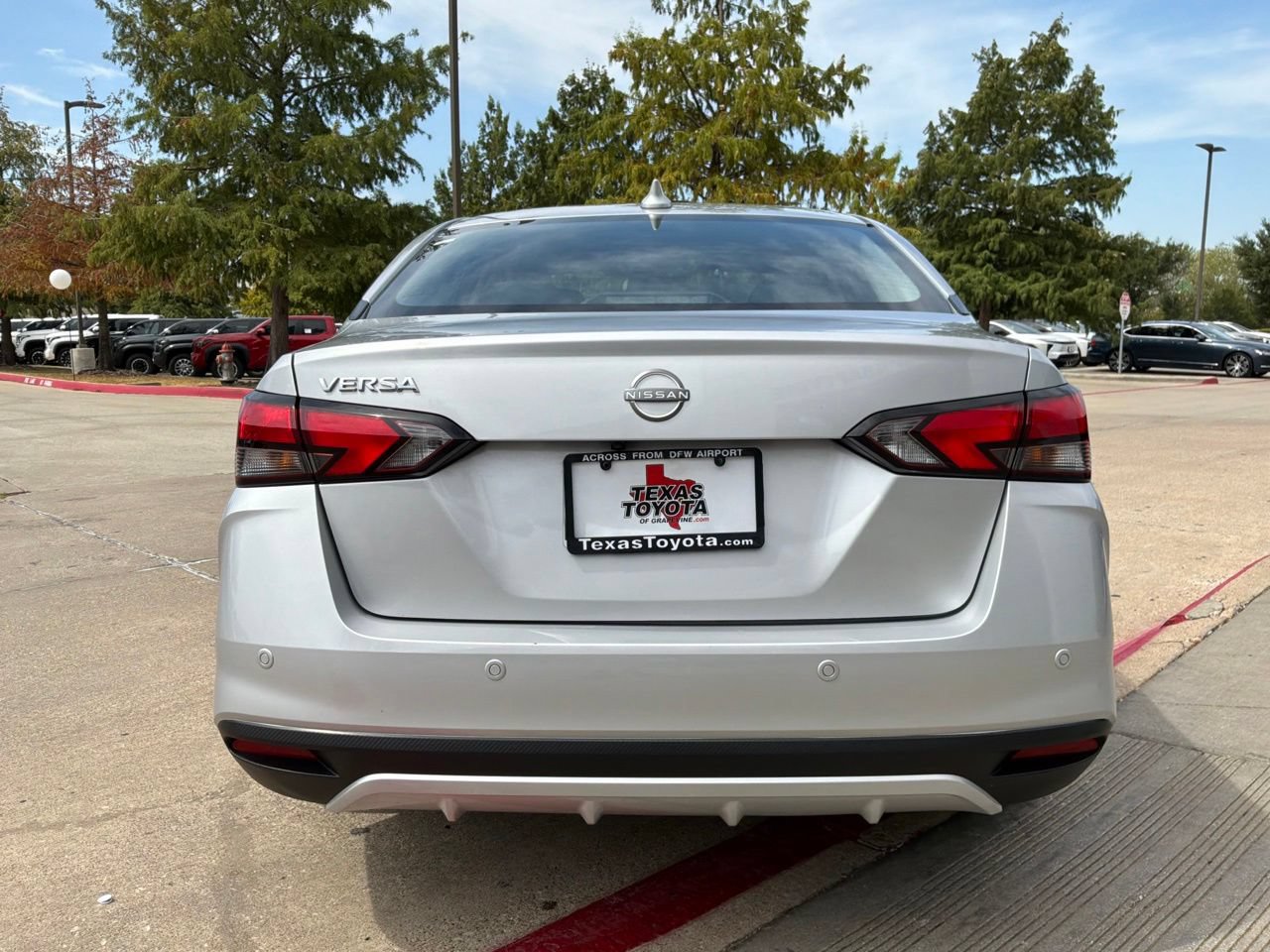 Used 2025 Nissan Versa SV FWD image 7