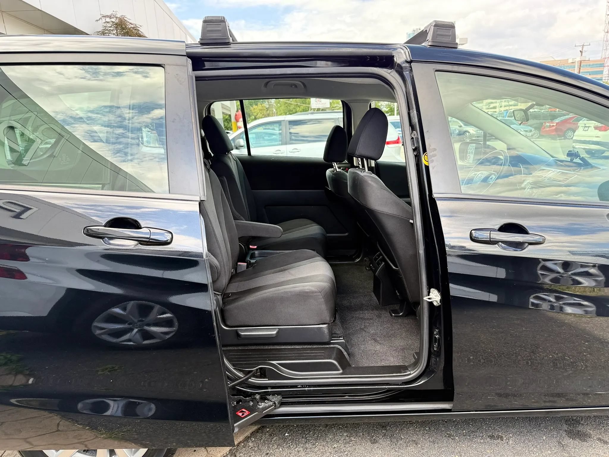 Used 2014 MAZDA MAZDA5 Sport FWD image 25
