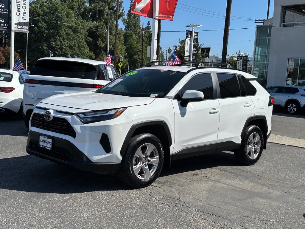 Used 2025 Toyota RAV4 XLE AWD/4WD image 2