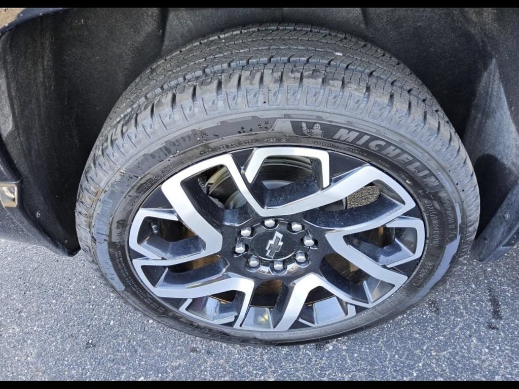 Used 2025 Chevrolet Silverado EV RST AWD/4WD image 10