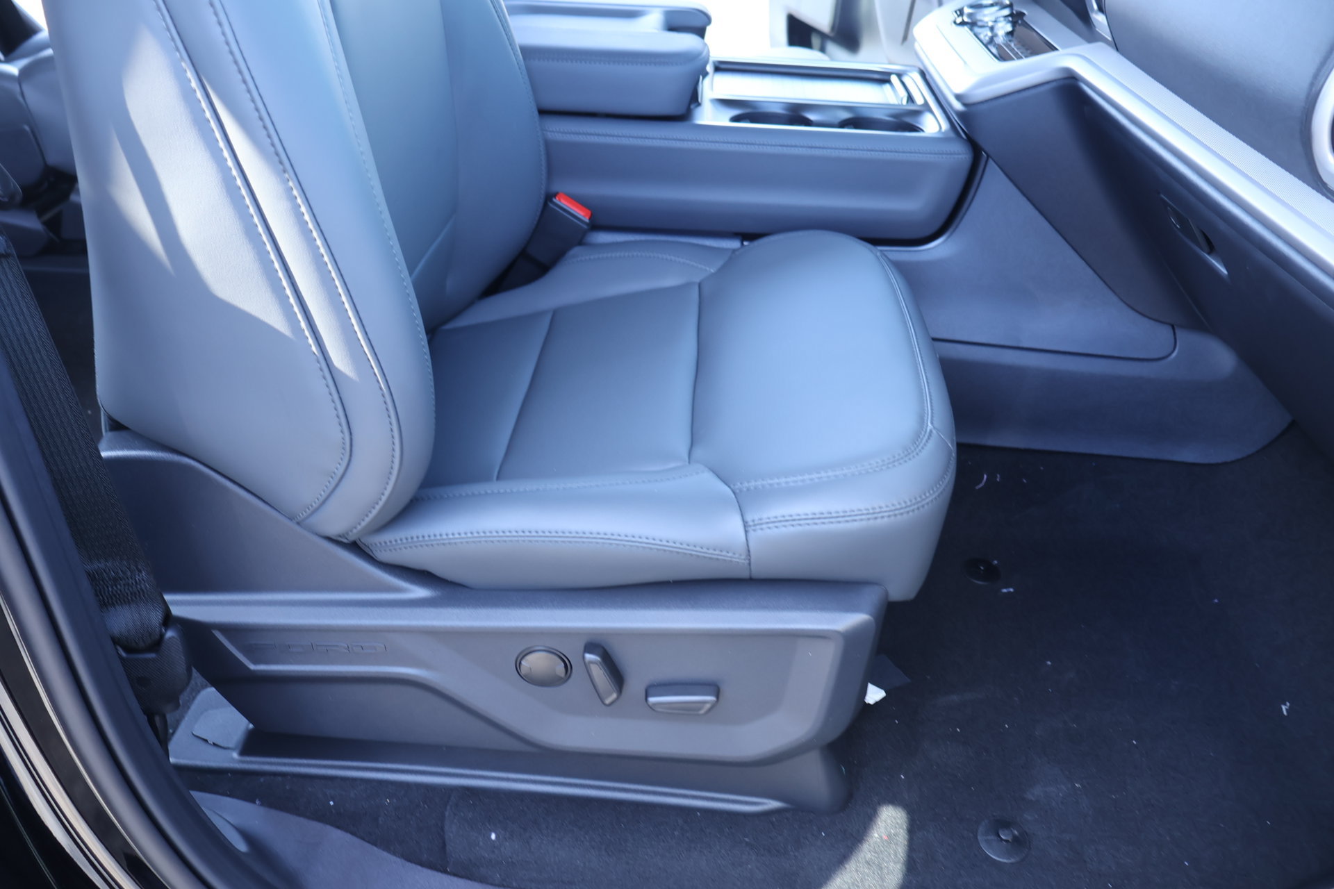 New 2026 Ford Expedition Active AWD/4WD image 15