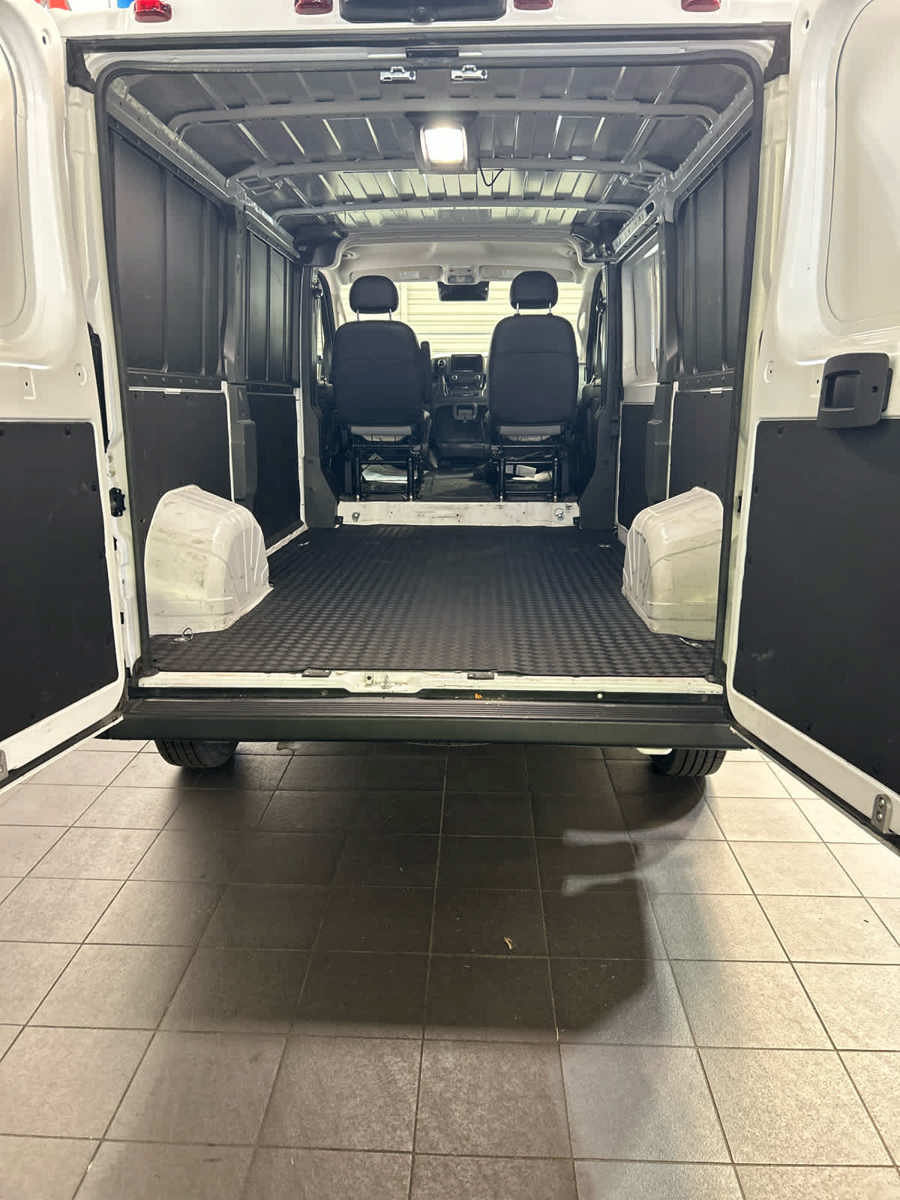 Used 2025 RAM ProMaster 2500 w/ Convenience Group FWD image 3