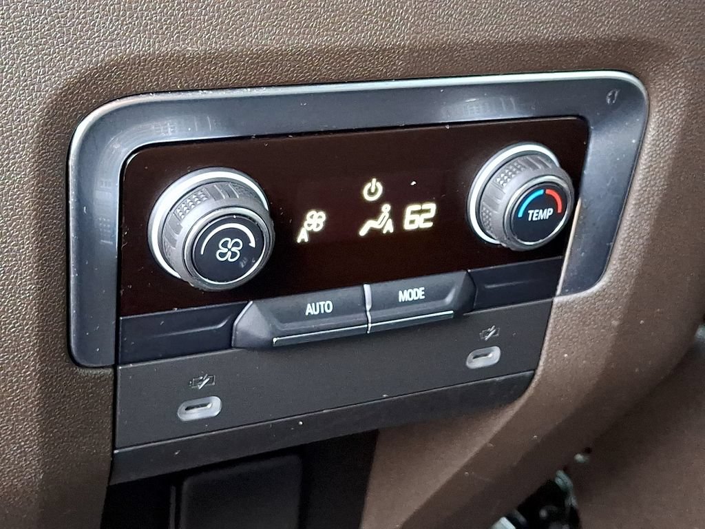Used 2021 Chevrolet Suburban LS AWD/4WD image 15