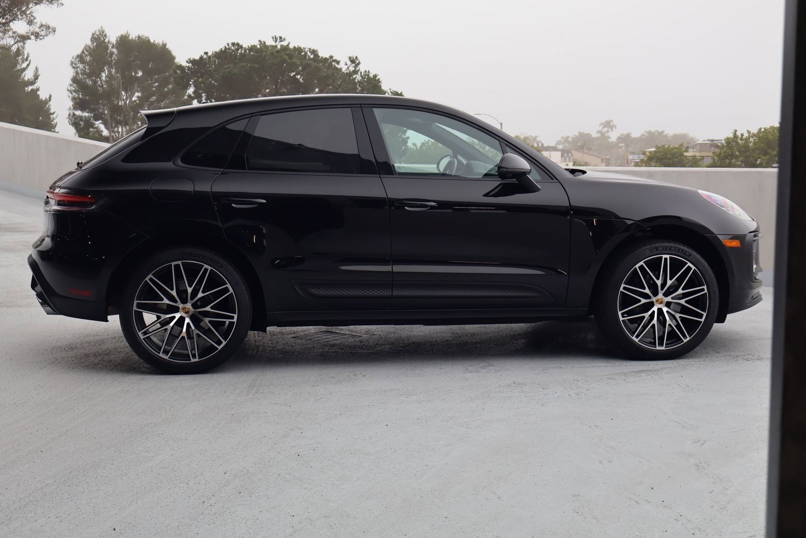 Certified 2025 Porsche Macan image 8