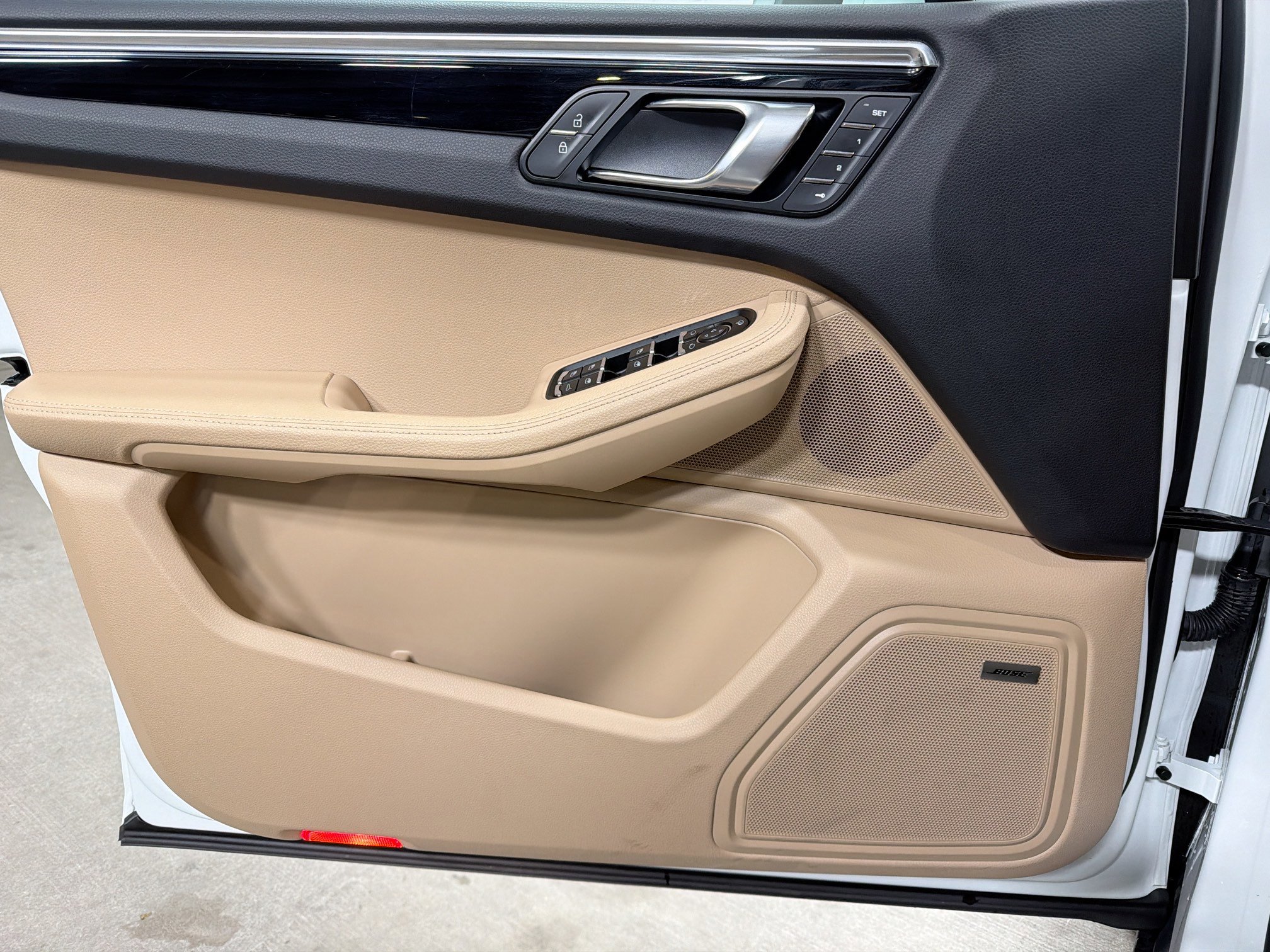 Certified 2025 Porsche Macan image 22