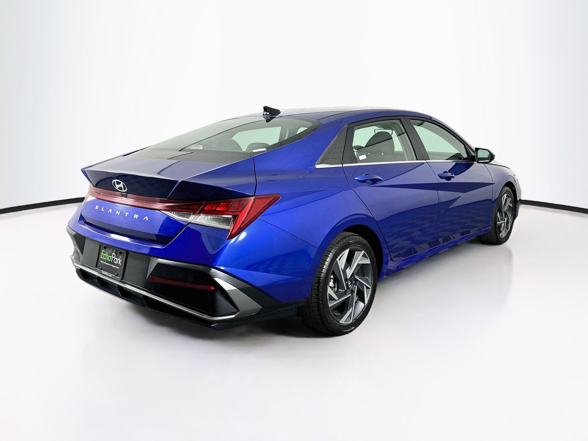 Used 2025 Hyundai Elantra SEL FWD image 9