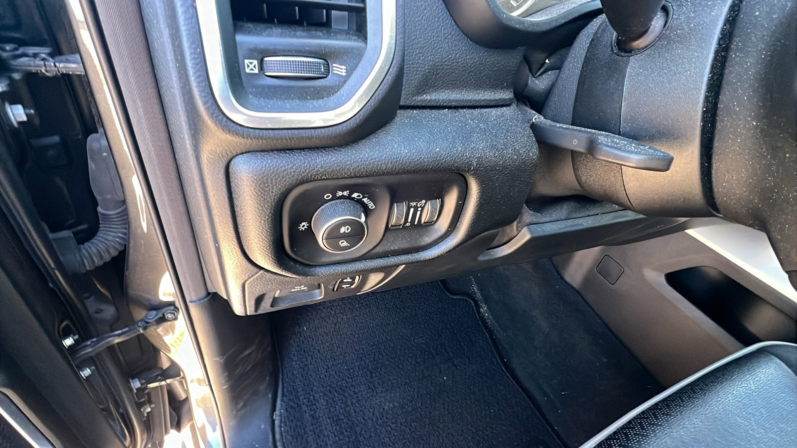 Used 2022 RAM 1500 Laramie image 25