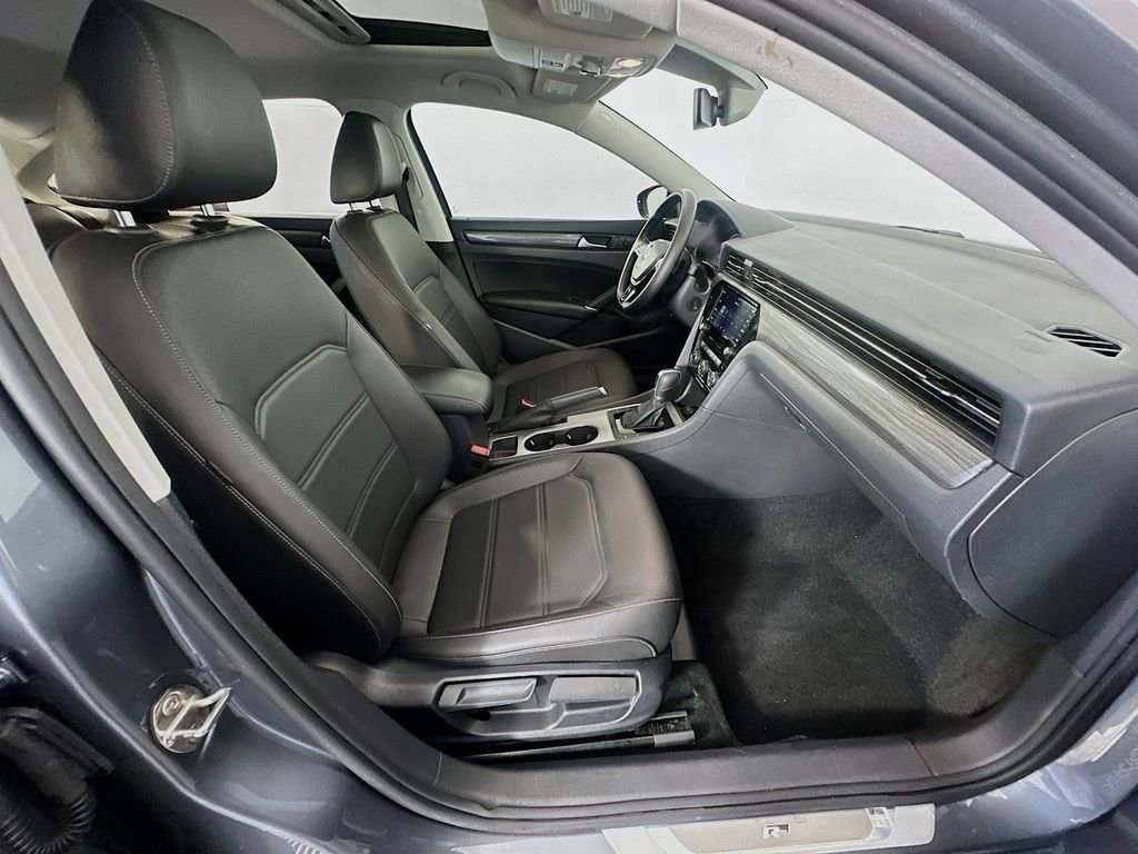 Used 2020 Volkswagen Passat 2.0T R-Line FWD image 28