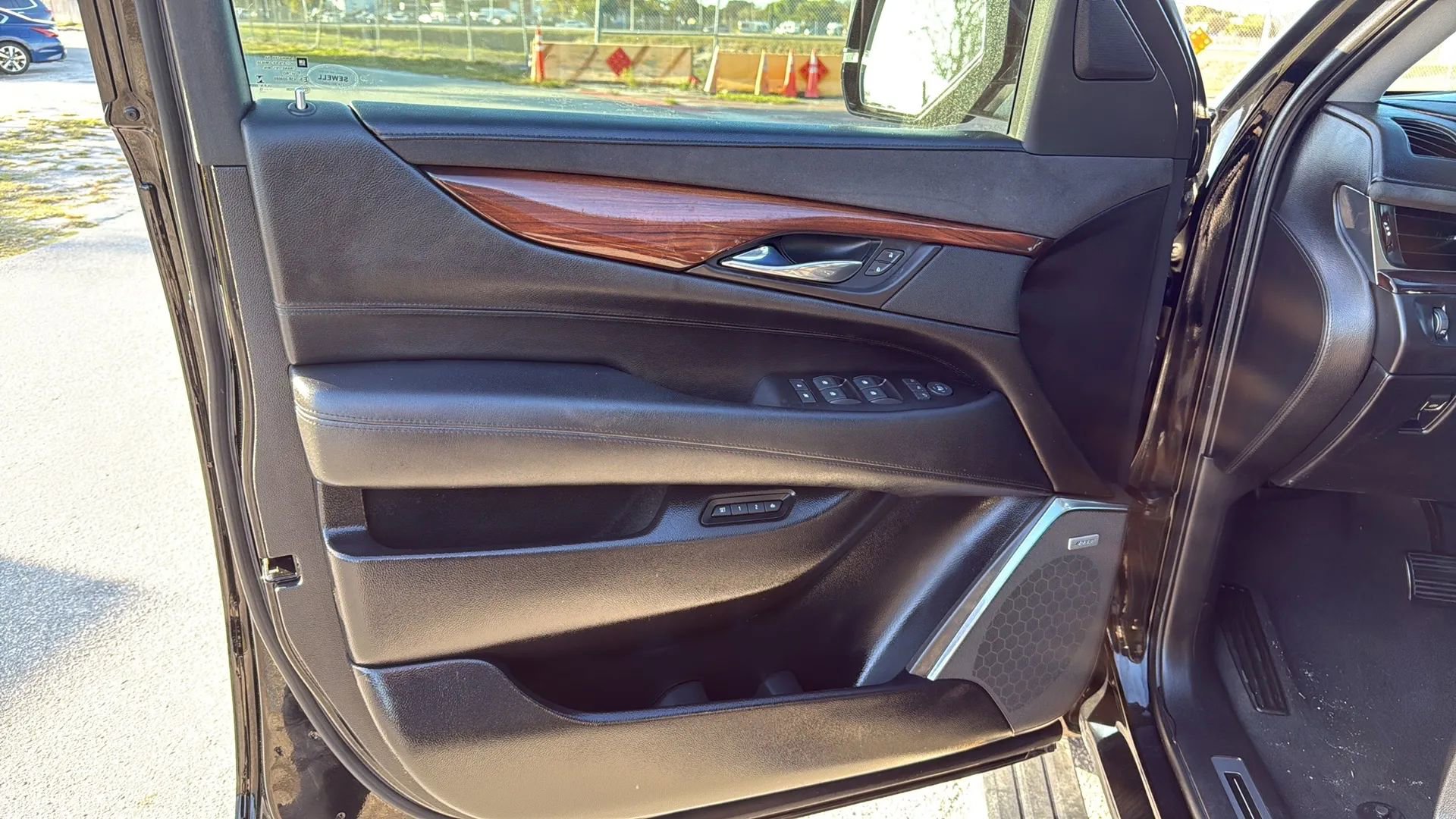 Used 2015 Cadillac Escalade Premium RWD image 15