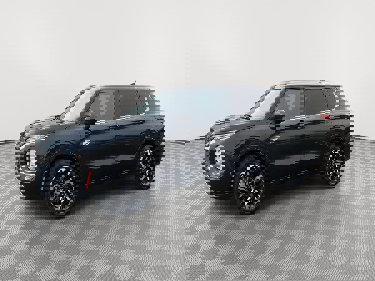 Used 2023 Mitsubishi Outlander SE image 3