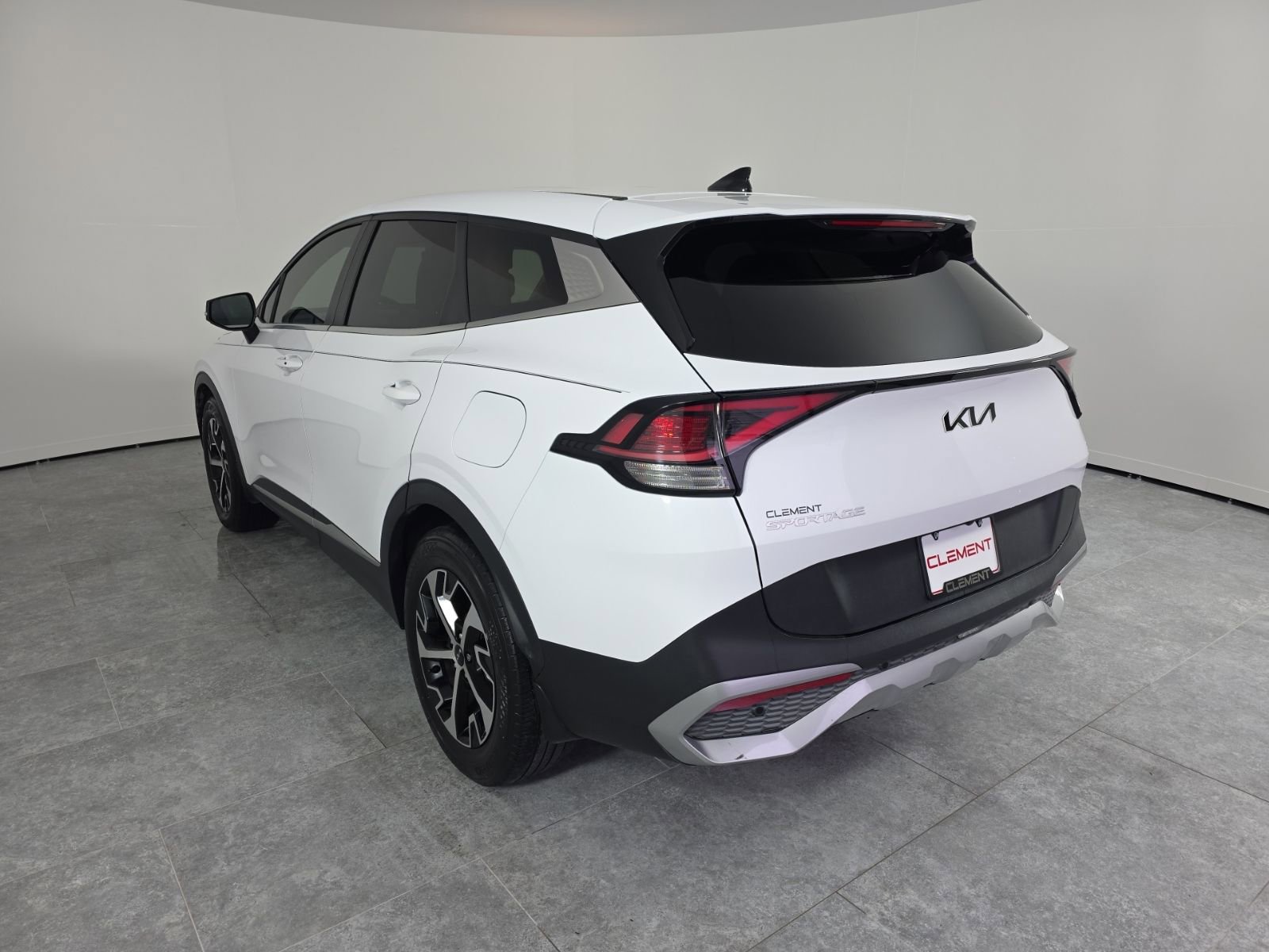 Used 2023 Kia Sportage EX image 8