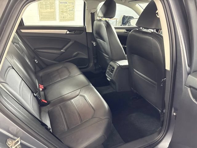 Used 2021 Volkswagen Passat 2.0T SE FWD image 24
