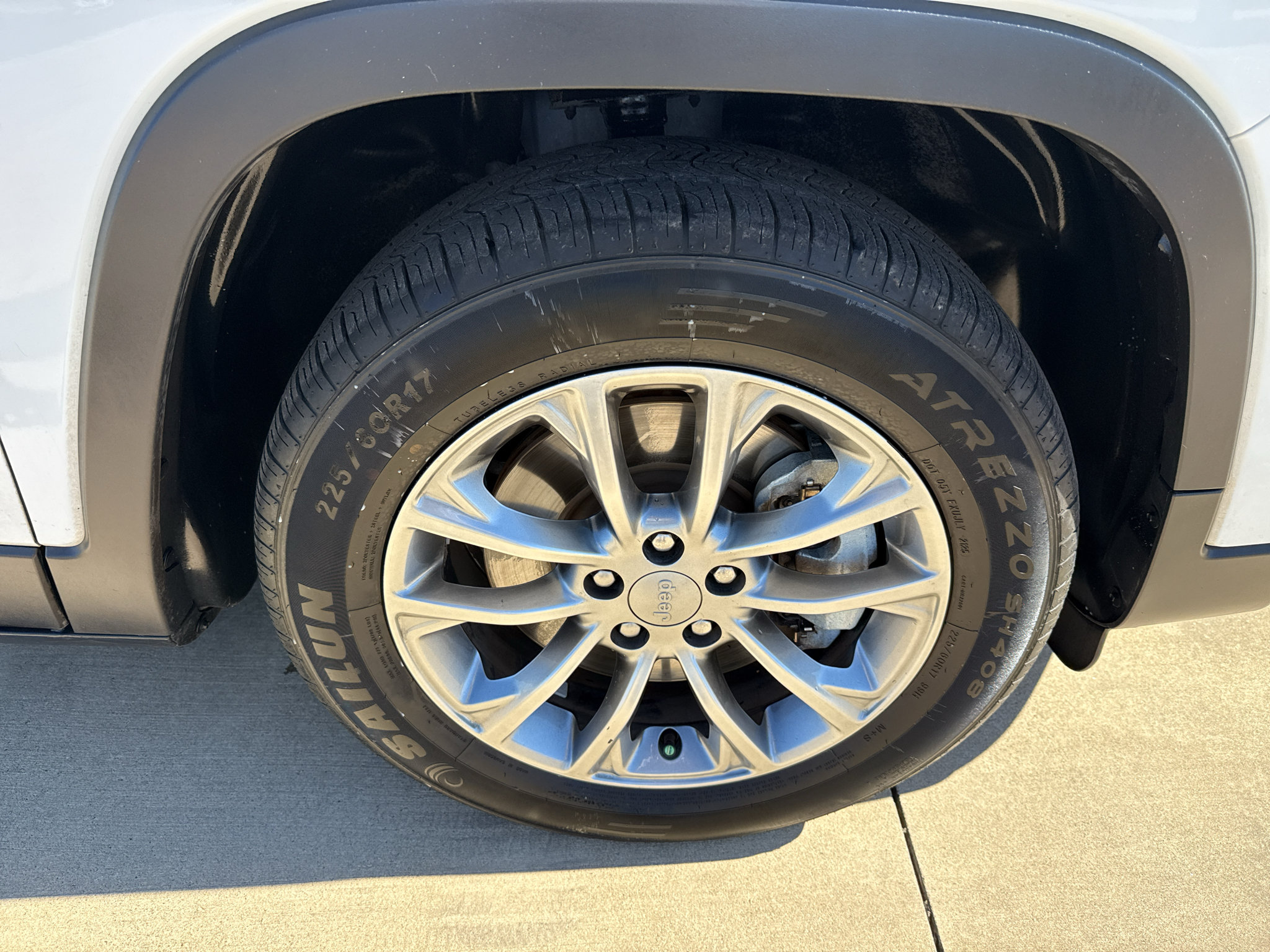 Used 2021 Jeep Cherokee Latitude Lux w/ Comfort/Convenience Group FWD image 12