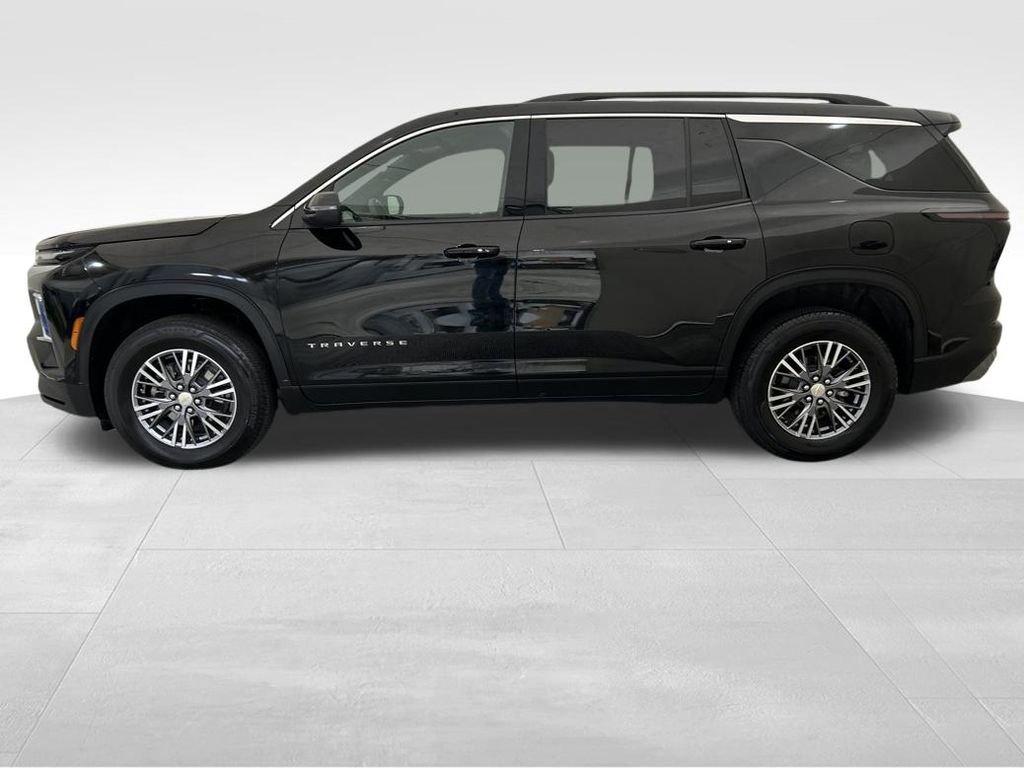 Used 2025 Chevrolet Traverse LT image 2