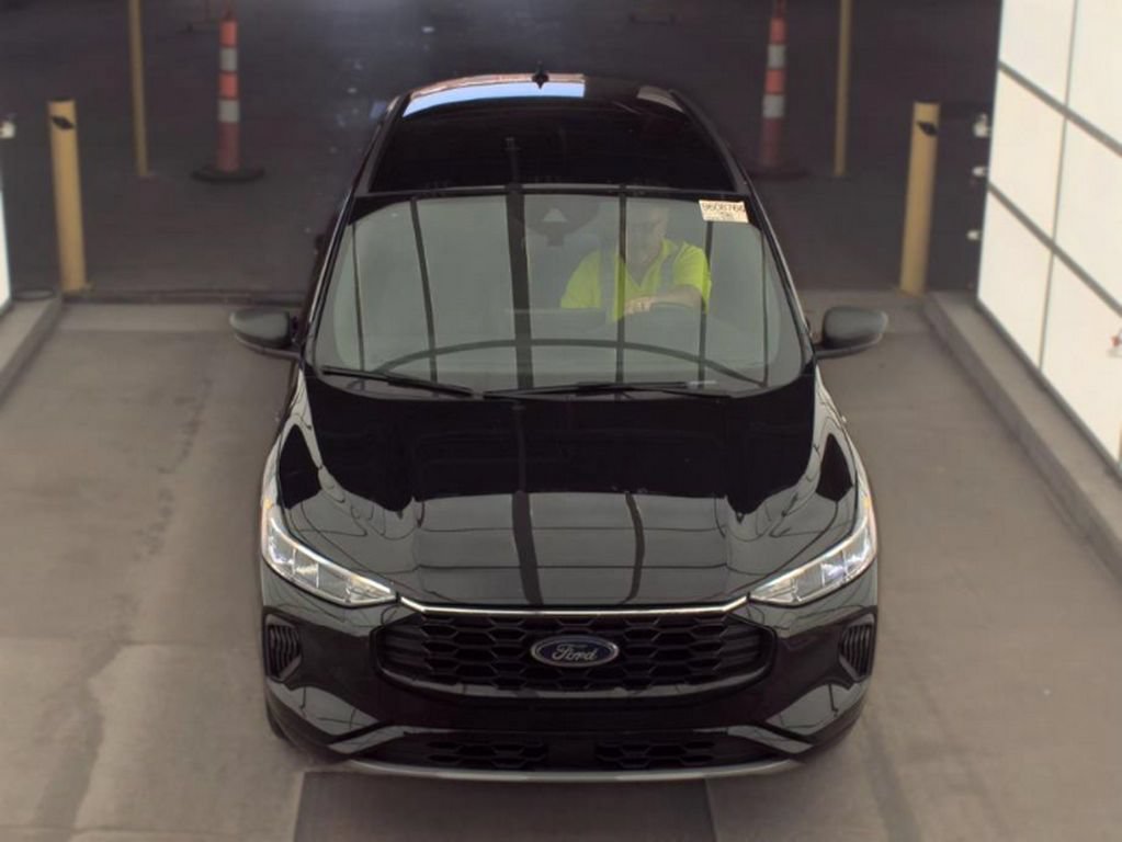 Used 2023 Ford Escape ST-Line w/ Tech Pack #1 AWD/4WD image 3
