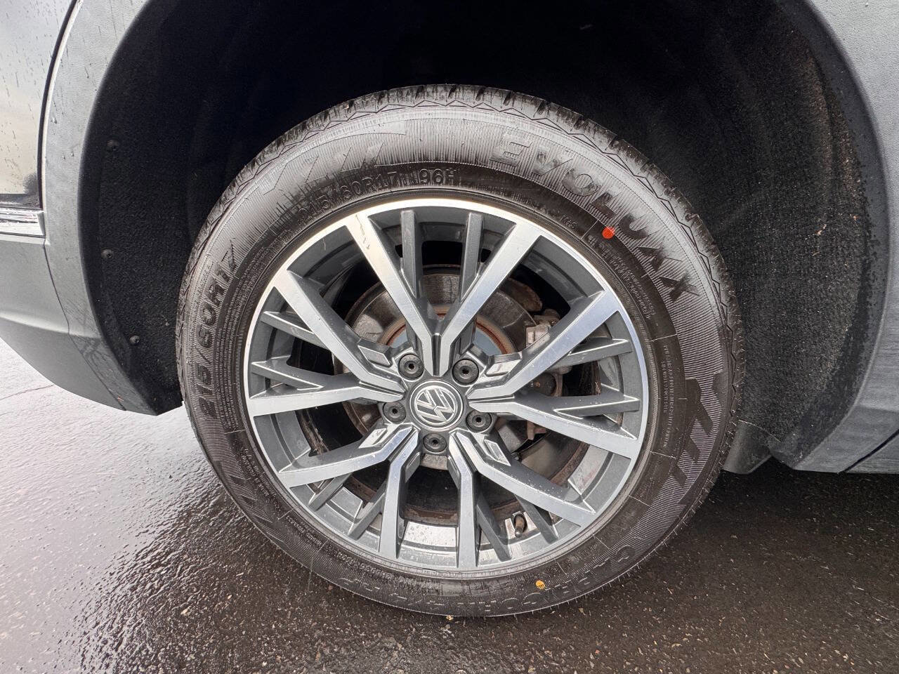 Used 2018 Volkswagen Tiguan SE w/ Panoramic Sunroof Package image 32