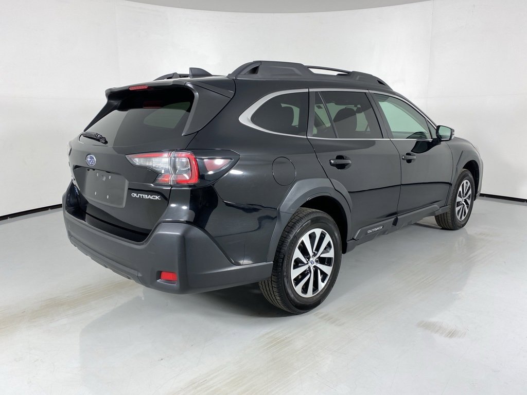 Used 2023 Subaru Outback Premium image 7