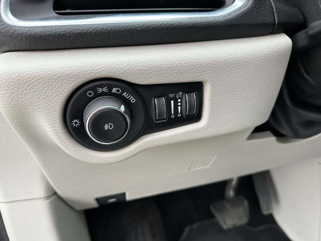 Used 2023 Chrysler Pacifica Limited image 9